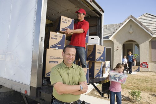 Local removal truck service for flats and houses in Tooting